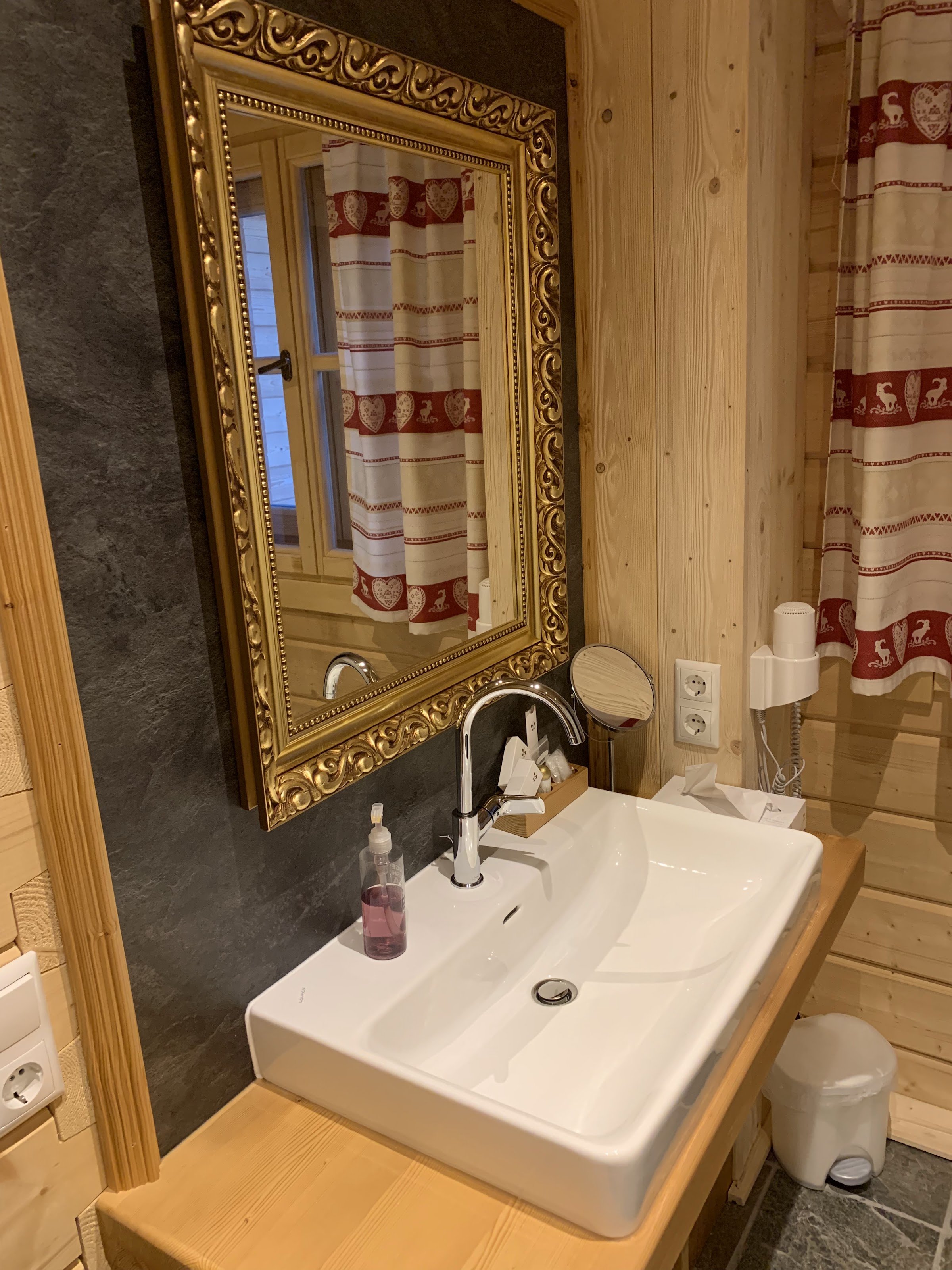 Hotel & Chalets Restaurant Schlosswirt